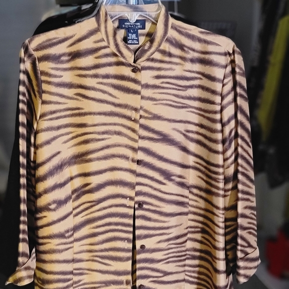 Jones New York Signature Animal Print Blouse (L) - Picture 2 of 3